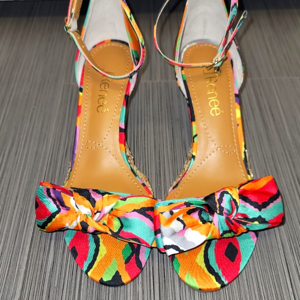 Sz. 7. Wedge J.Renee sandals with bow